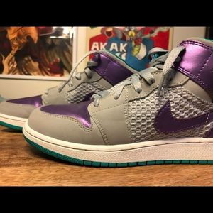 Jordan 1 mid phats purple,teal size 7y!